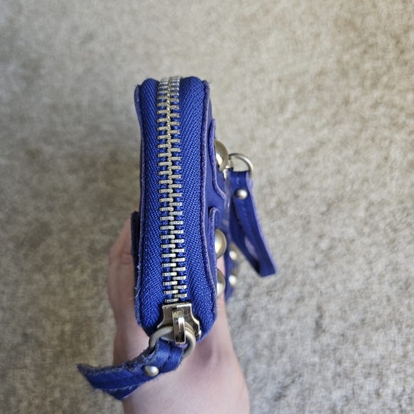 Linea Pelle Cobalt Leather Dylan Zip Wallet - Picture 5 of 17